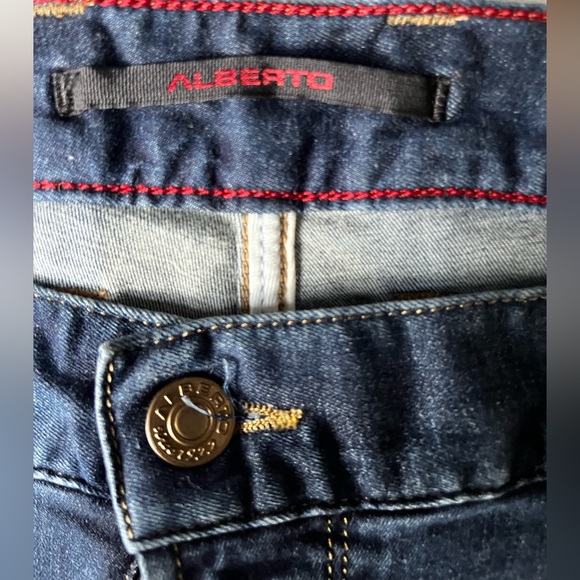 Men’s Modern Fit Jeans - Picture 3 of 4